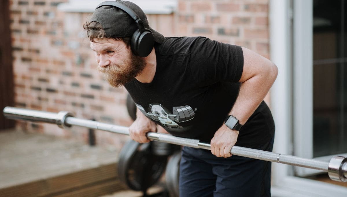 Lat Pulldowns vs Rows: Which Builds a Better V-Shaped Torso for Beginners?