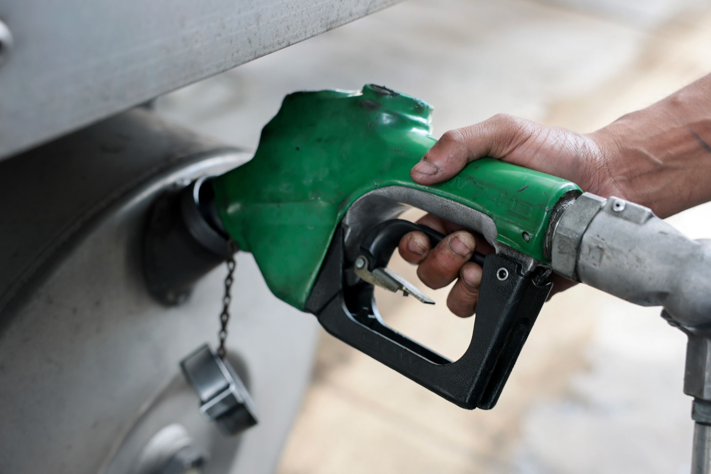 Trump signs executive order aimed at lowering diesel prices