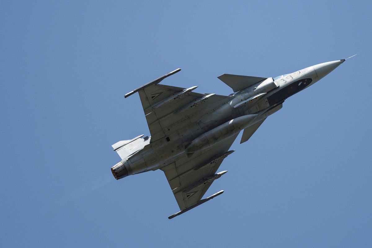 NATO warplanes scrambled and airspace closed as thousands told to ‘find safe place’