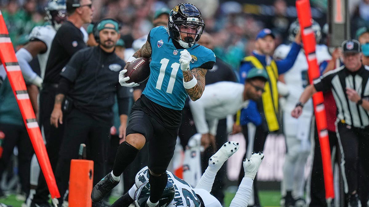 NFL stars go above and beyond to make incredible catches during Sunday’s Week 5 action