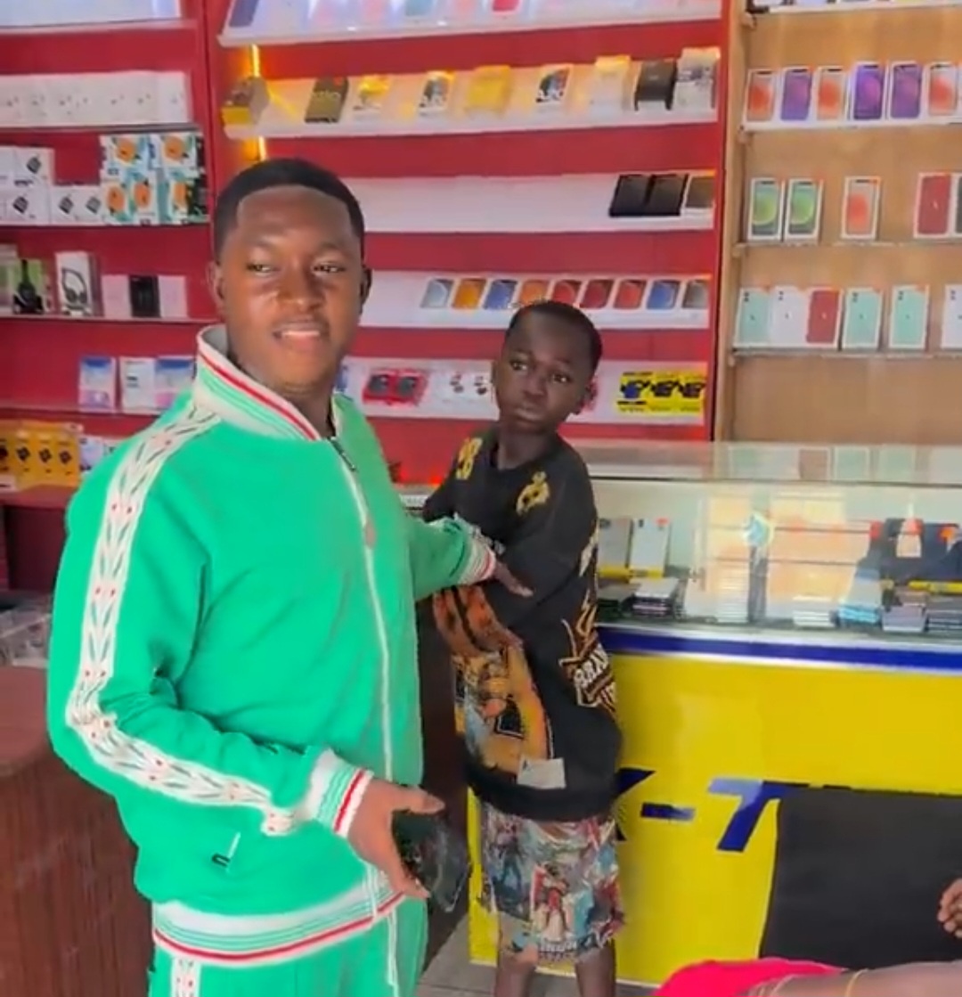 Young Boy Brings iPhone 13 to Phone Dealer to Sell for GH¢150 Phone, Dealer Suspects It Was Stolen