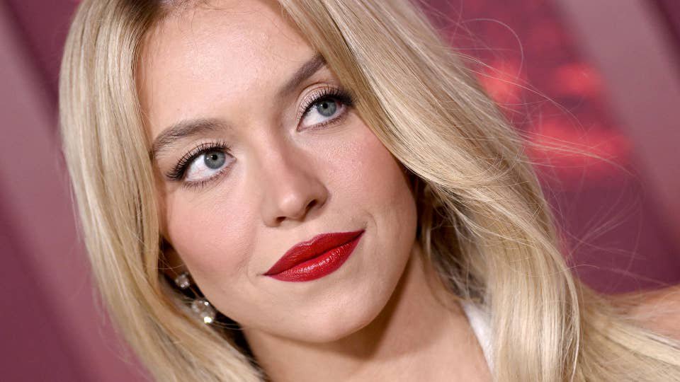 Unrecognizable Sydney Sweeney debuts new cropped dark hair as she ditches the blonde in new photos