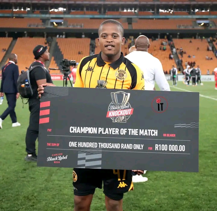 Chiefs Star Shares Picture of His Man of the Match Award Worth R100,000
