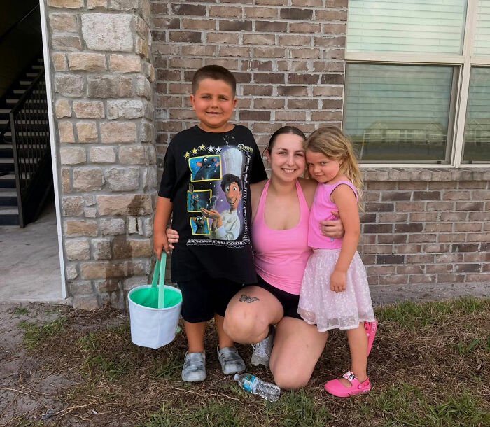 Mom Picking Up Her 2 Children From Dad’s Home Makes Horrific Discovery Upon Finding Front Door Open