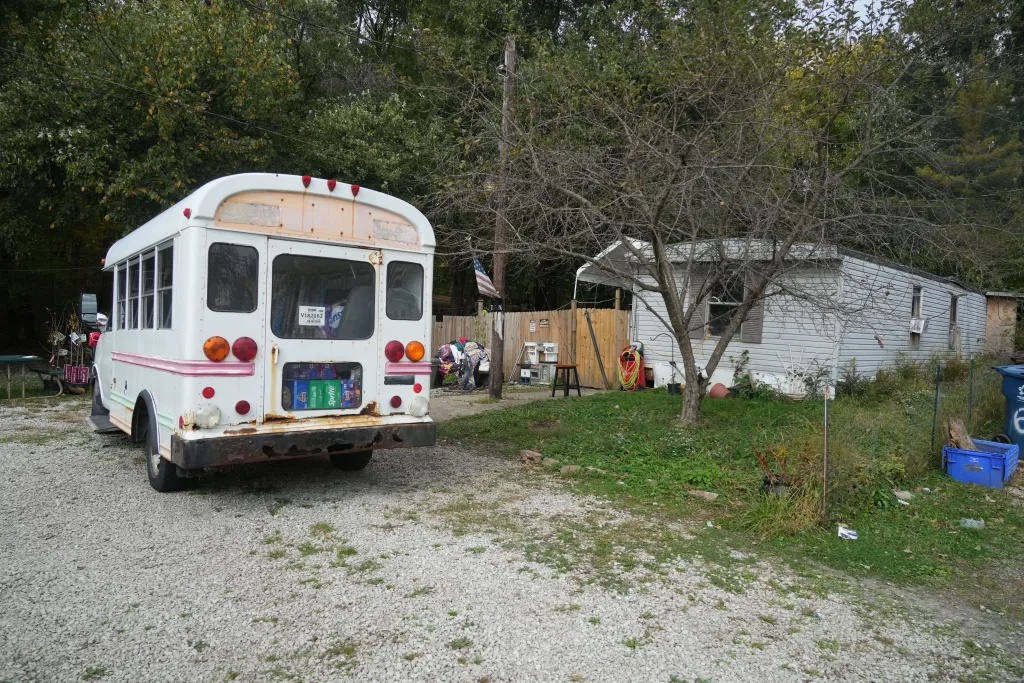 Disturbing new details of 9 kids found in ‘roach-infested trailer full of guns’ who parents ‘forced to sleep in cages’