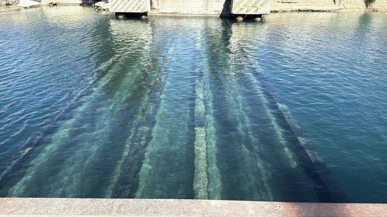 Greece’s Corinth Canal Submersible Bridges Are A Uniquely Strange Solution To A Nonexistent Problem