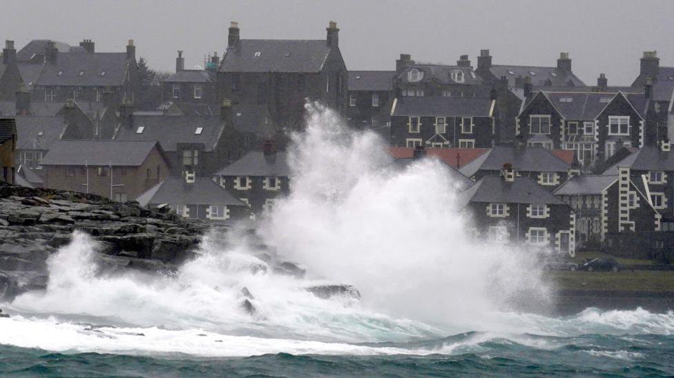 Gales and heavy rain to impact UK as yellow wind warning issued