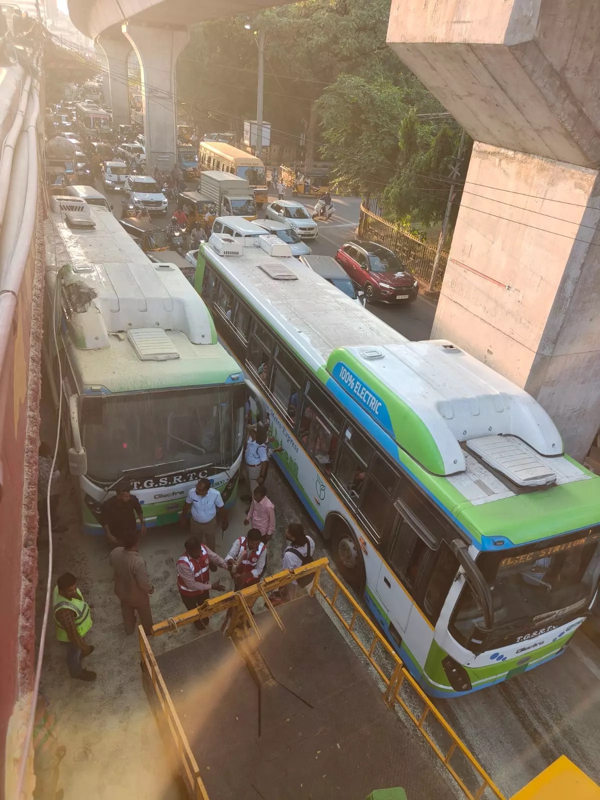 Smoke From HCU Electric Bus; Massive Traffic Jam at Begumpet