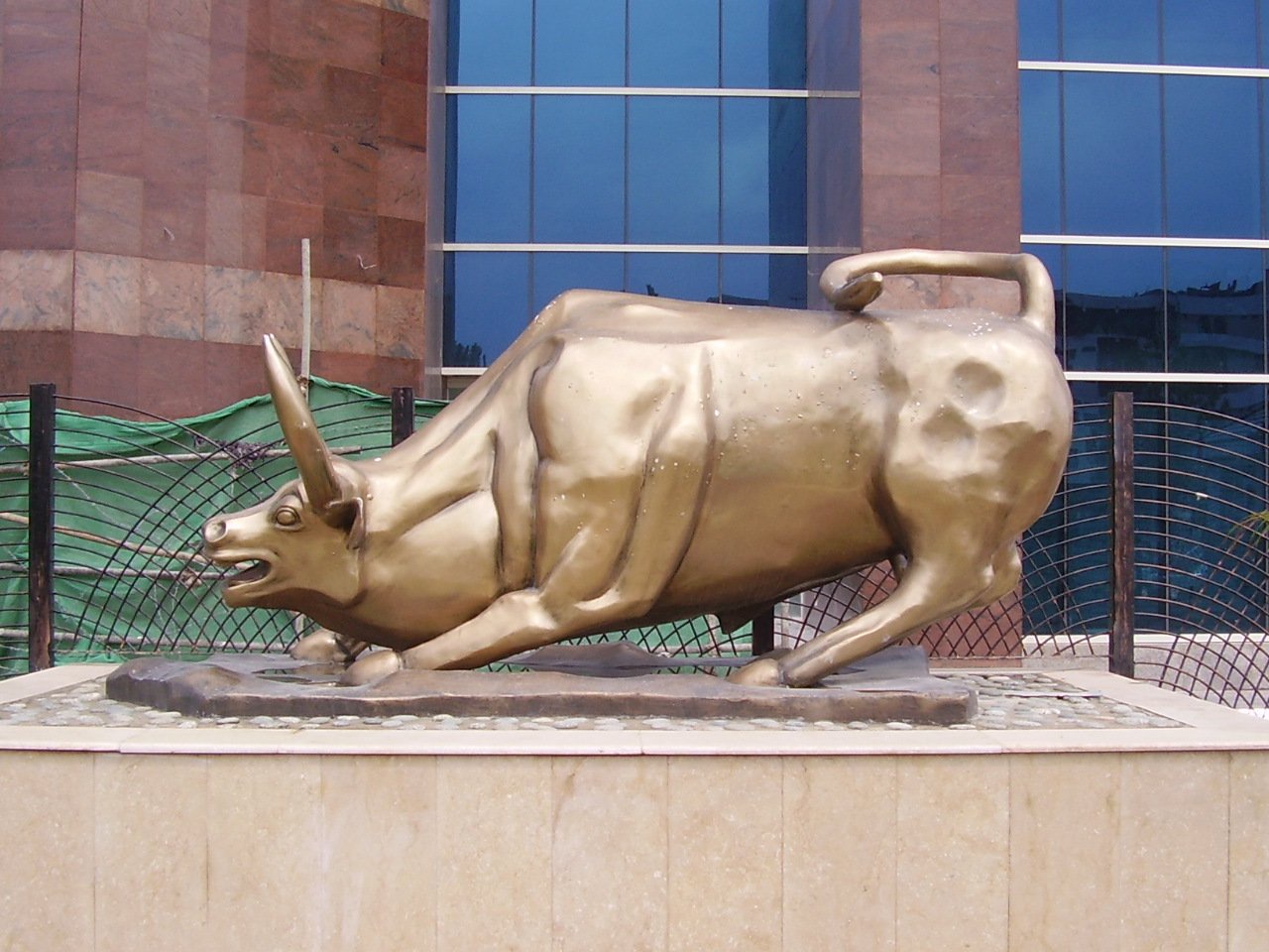 KSE-100 ends Friday at 167,089 after surrendering early gains