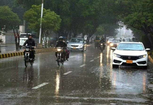 No Rain In Sight For Lahore As Schools Are Told To Carpool