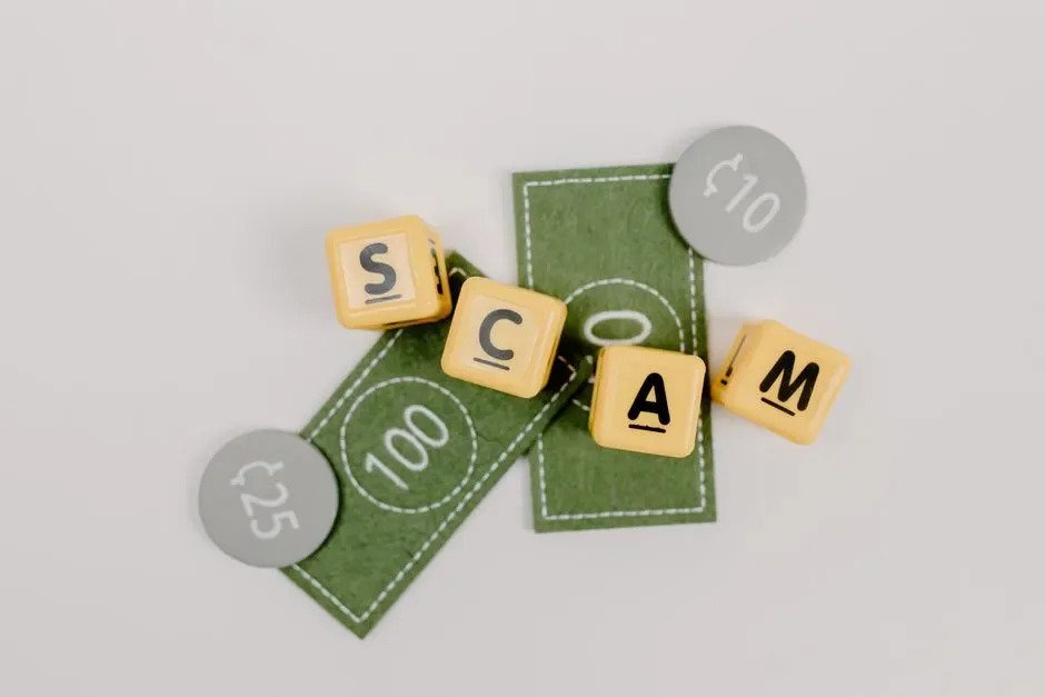 6 Signs an Online Seller Is Fake Before You Hit Buy