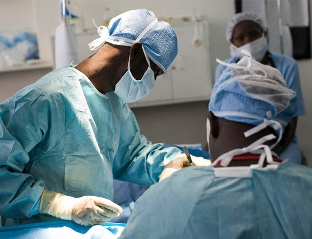 Côte d’Ivoire : Un « docteur » spécialiste du BBL à Abidjan arrêté par la police