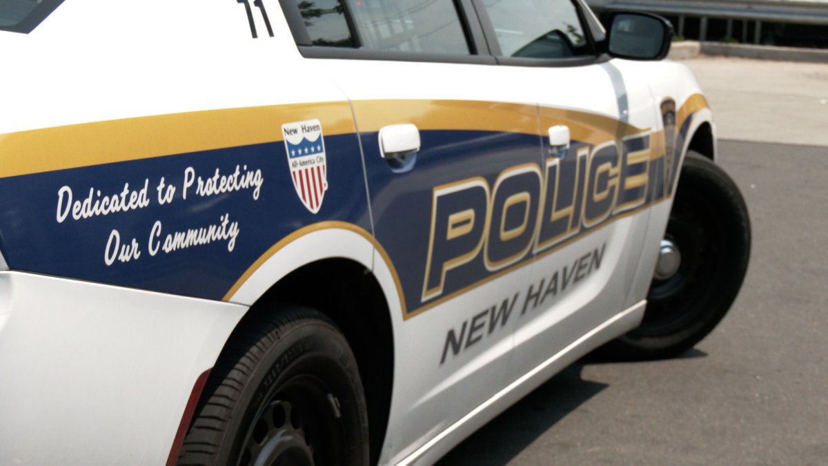 Moped rider seriously injured after crash in New Haven: Police