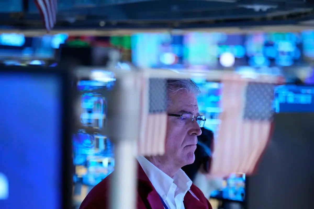 Swings in the bond market shake stock markets worldwide, as AI optimism supports Wall Street