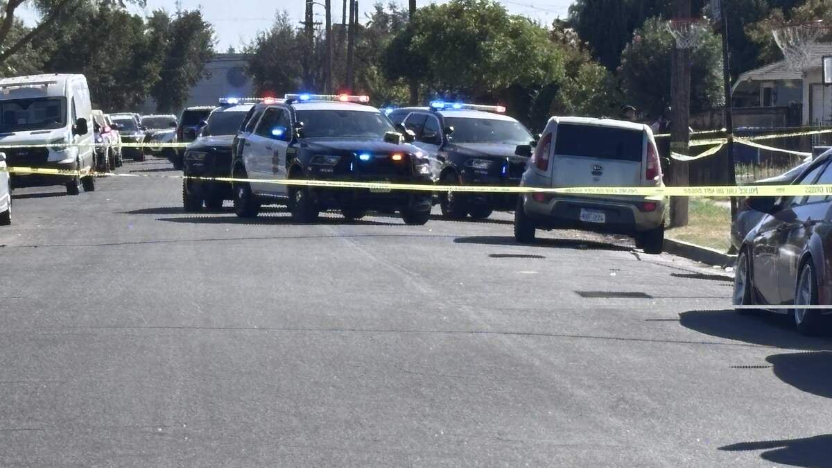 Suspect flees after shooting leaves two people wounded in Fresno, police say