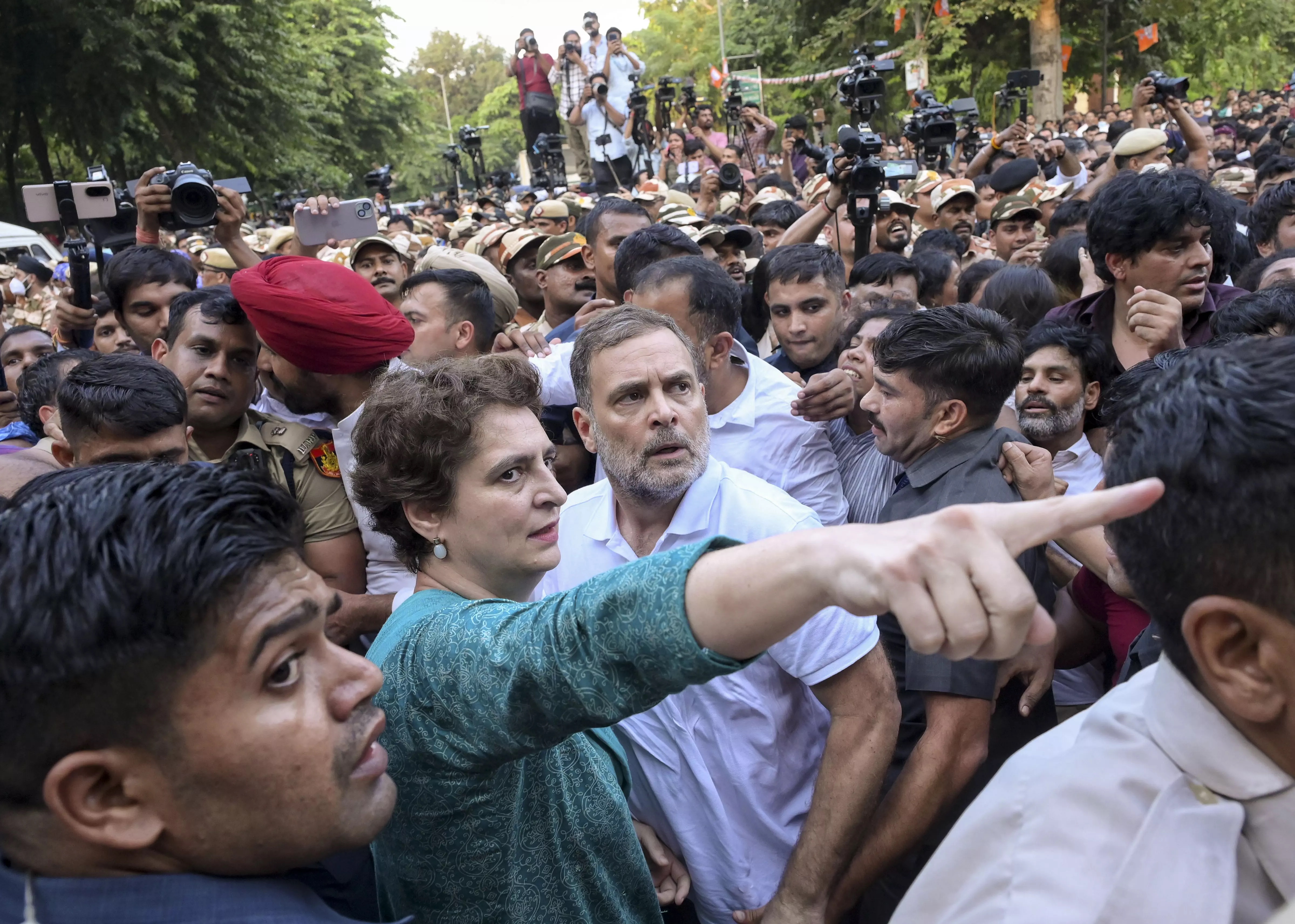 FIR Against Rahul, Priyanka for ‘Assaulting’ Police Personnel