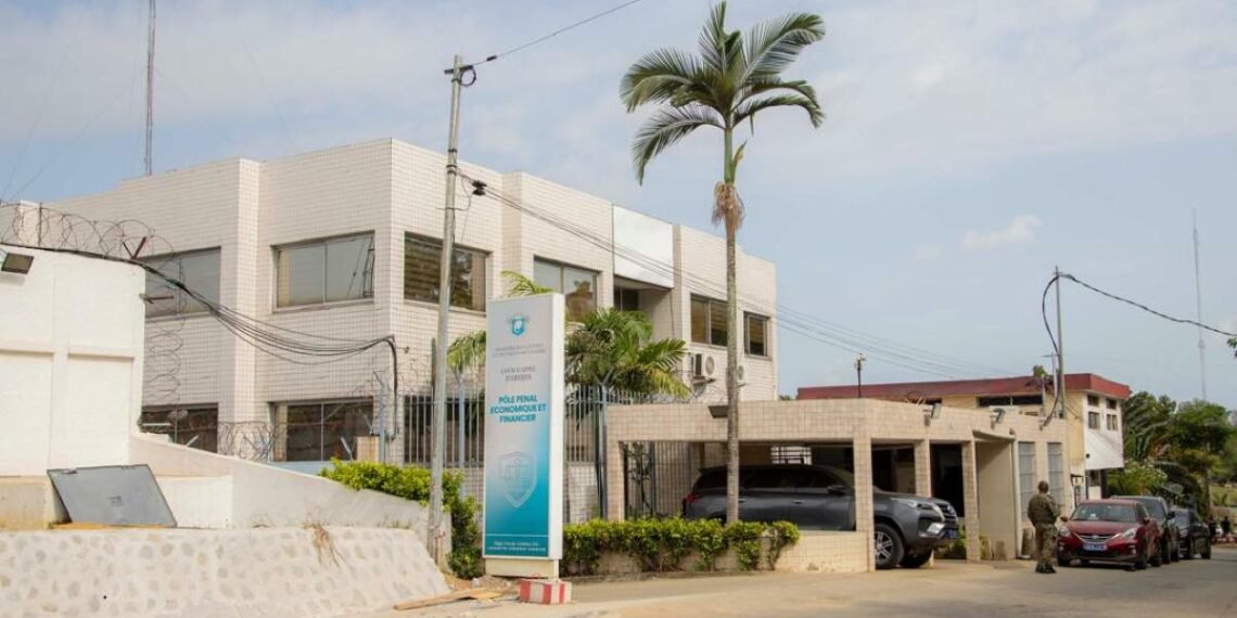 Pôle pénal, économique et financier / Procès pour broutage: 20 ans de prison requis contre quatre jeunes