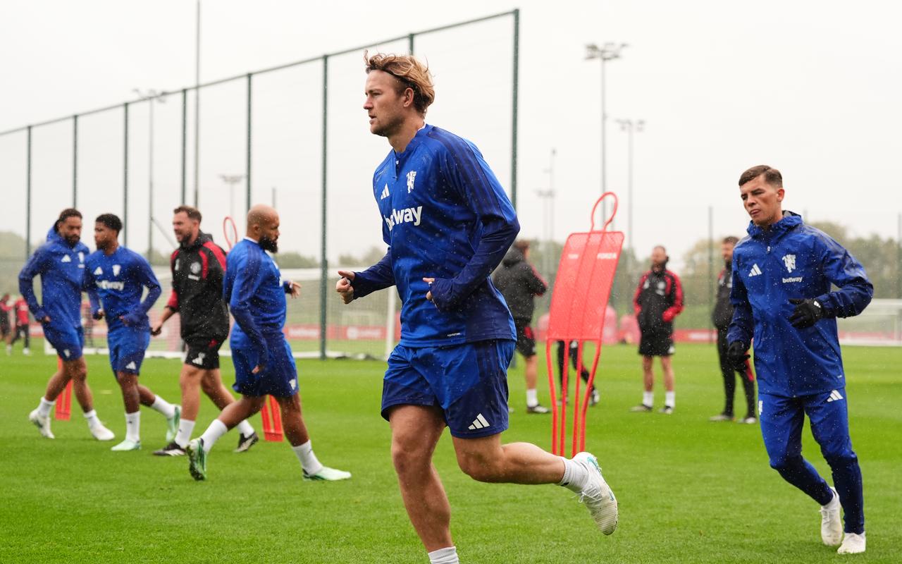 Manchester United forgotten star set for return after Michael Carrick update