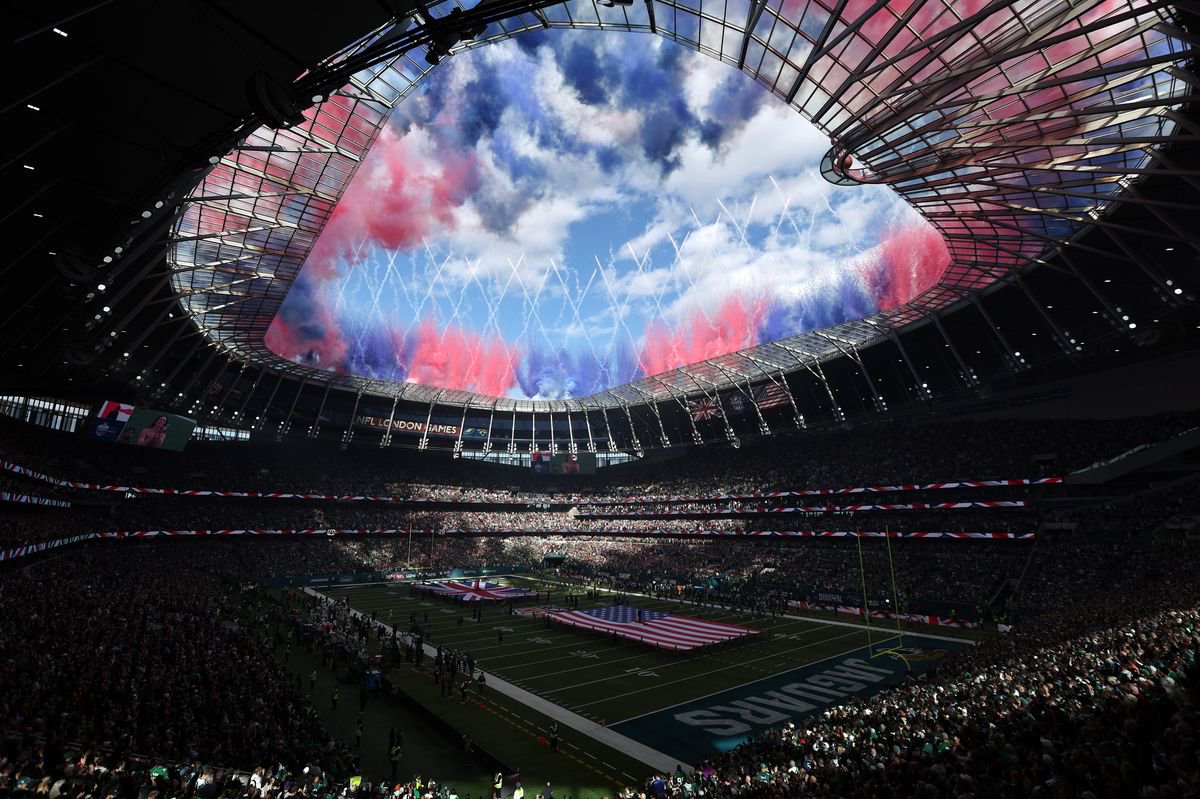 Two players ejected as massive fight breaks out after very first play of Eagles-Jaguars in London