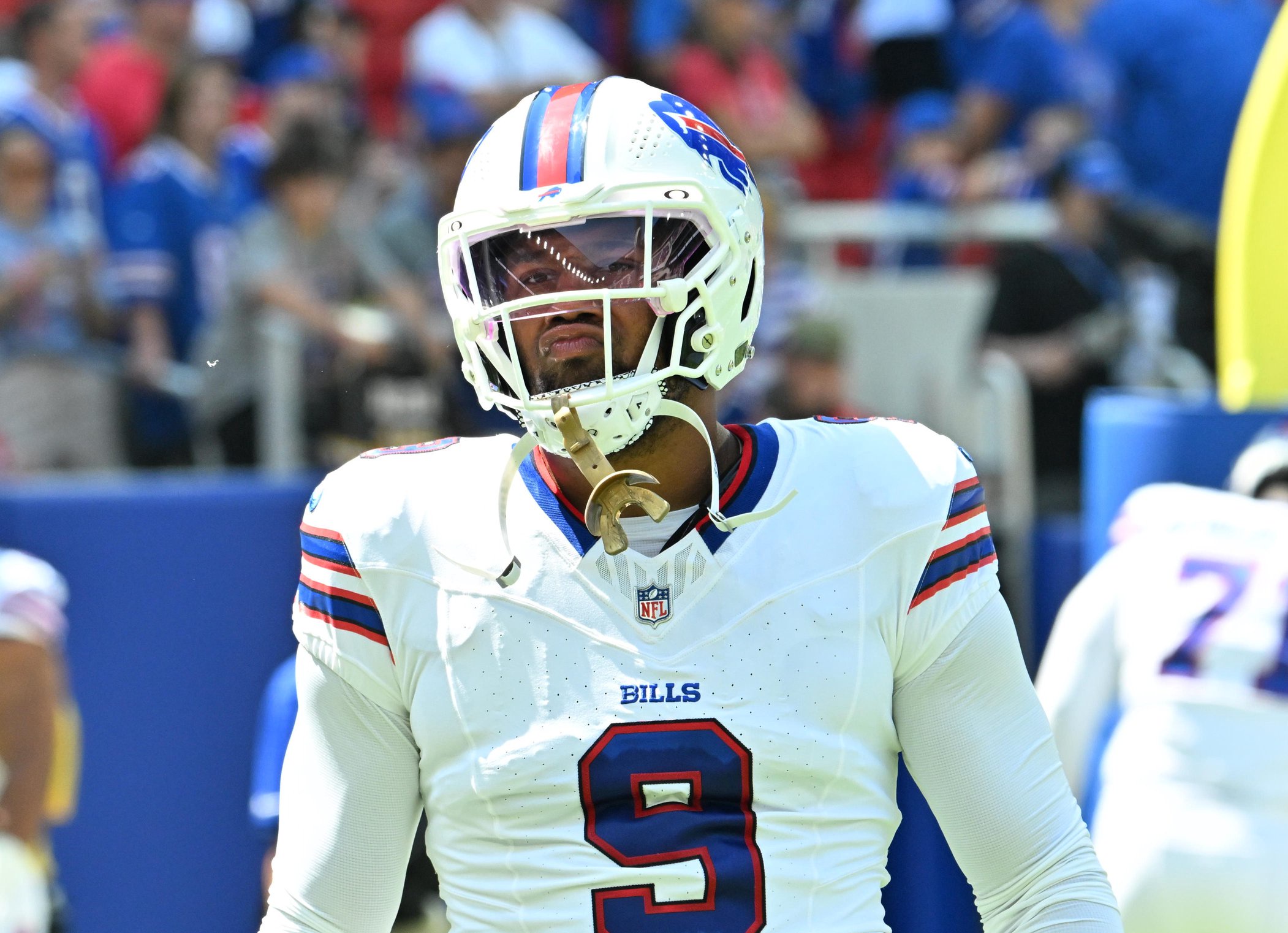 Alaric Jackson punches Bradley Chubb in face after Bills and Rams players exchange jerseys