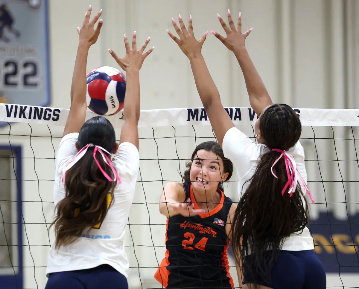 Huntington Beach girls’ volleyball beats Marina, clinches playoff spot