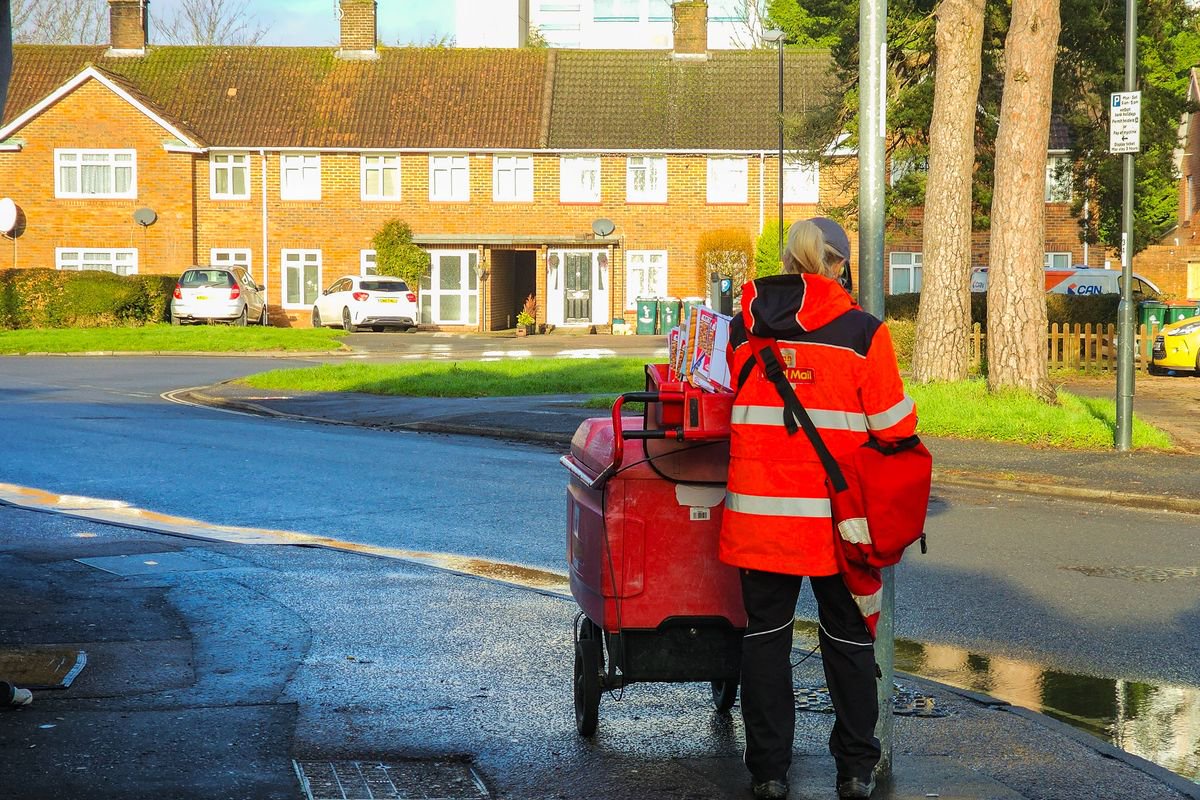 Royal Mail £135 HMRC rule for UK households ahead of Christmas