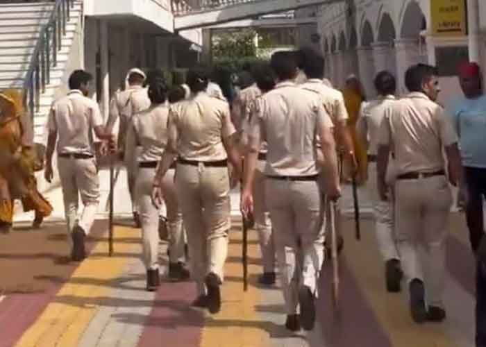 Delhi Police Storms Gurdwara Bangla Sahib Bareheaded & Wearing Shoes: Punjab Speaker Sandhwan Condemns Violation of Sanctity
