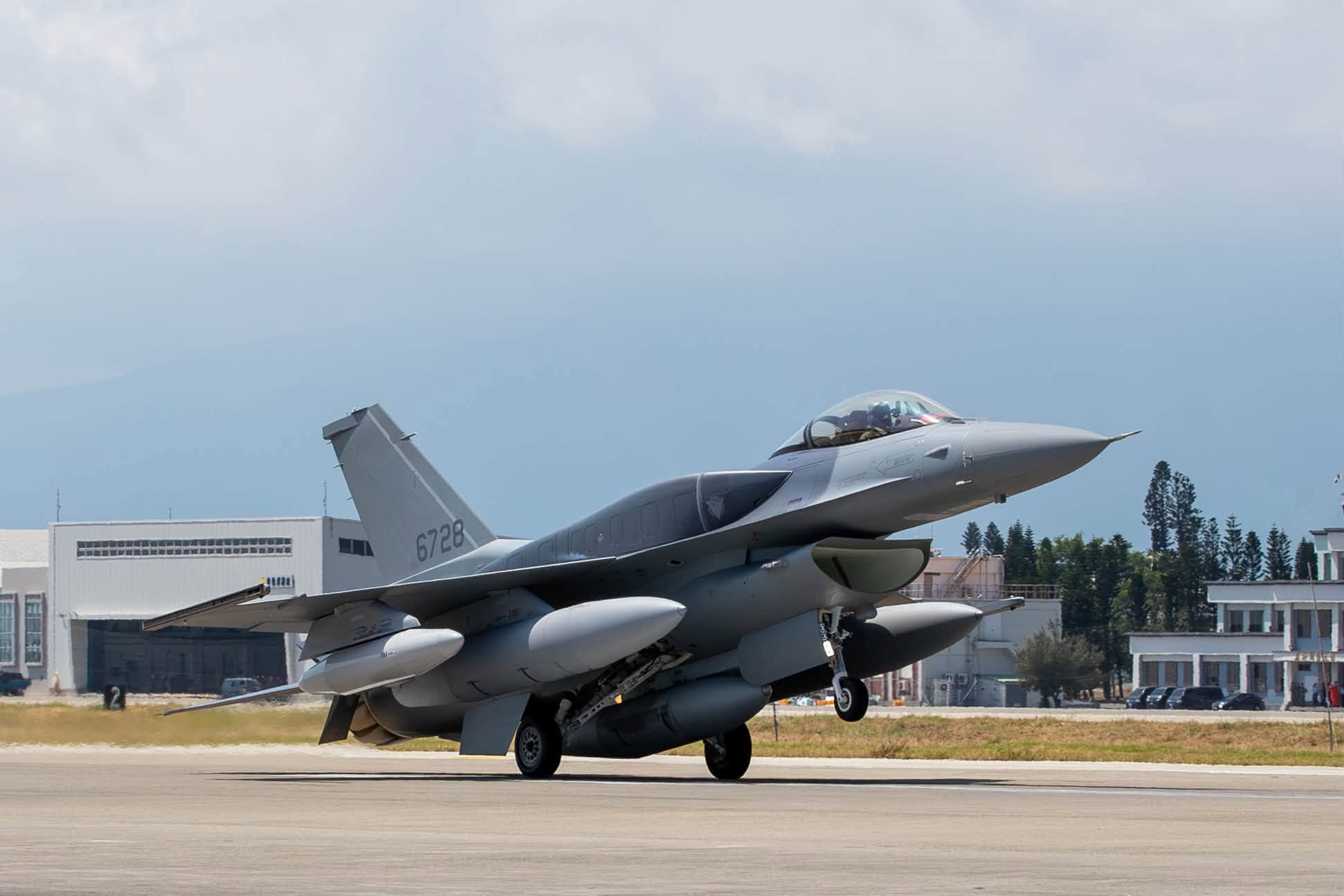 US Transfers Taiwan’s First F-16V Block 70 Fighter Jets