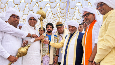 Krishan Lal Panwar and former minister Om Prakash Dhankar honour wrestler at felicitation ceremony in Jhajjar village