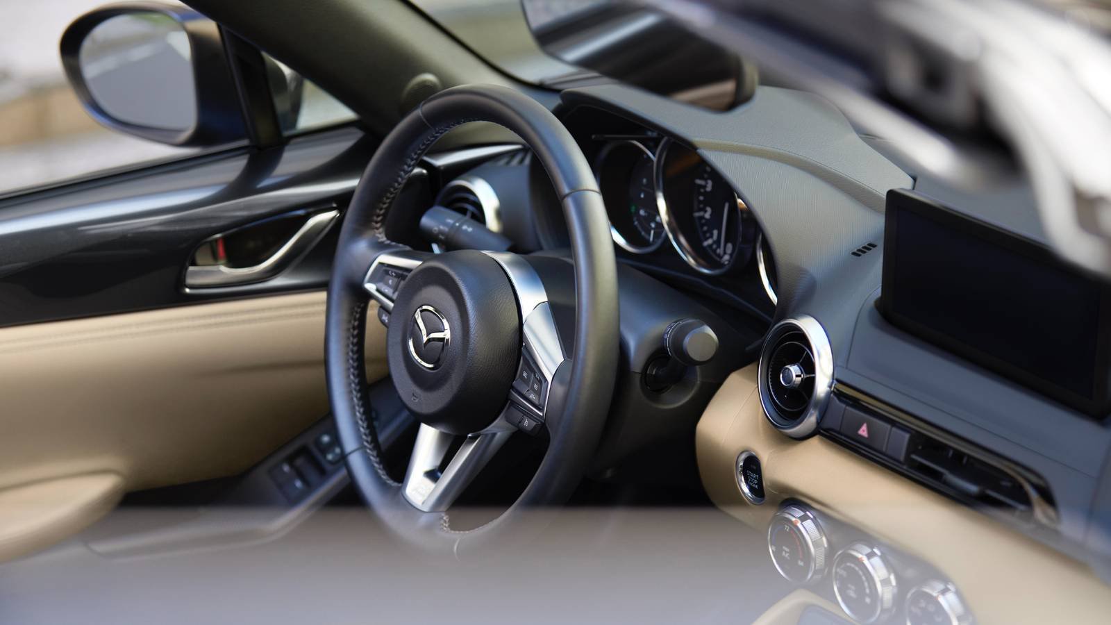 Mazda Designs Digital Instrument Cluster That Prevents Hidden Information Being An Issue