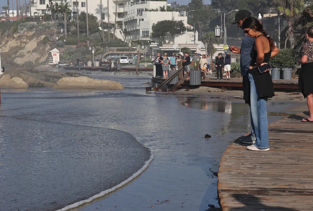 Massive swells flood Newport and Laguna Beach streets, trigger emergency responses