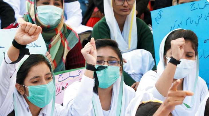 Dow University nursing students’ protest disrupts traffic in Karachi