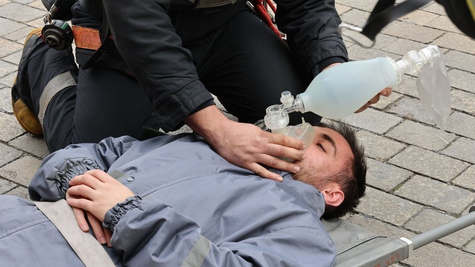 What to do if someone collapses at home? Cardiac surgeon shares steps to take in the first 5 minutes