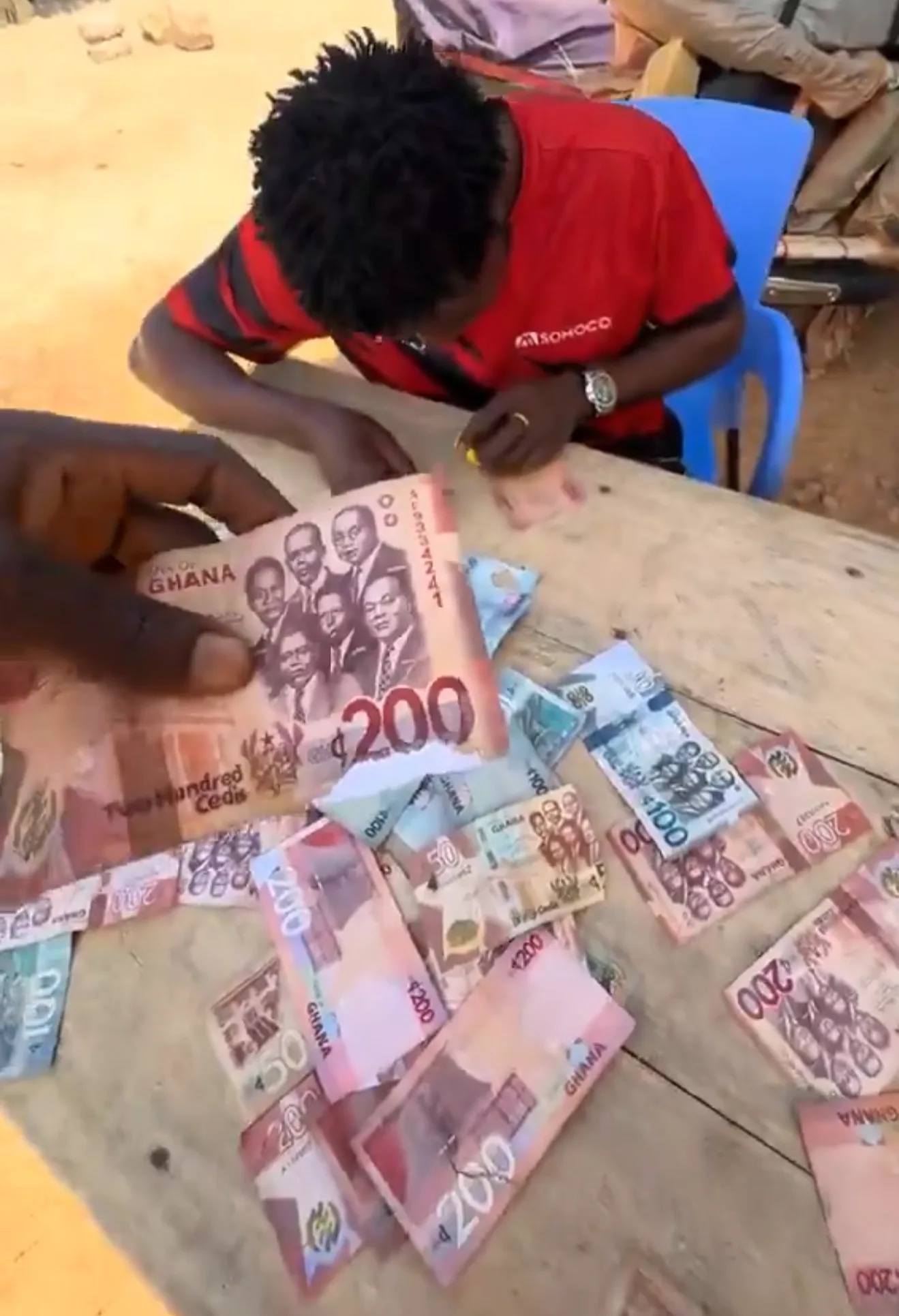“Don’t Tape or Glue Torn Cedi Notes Again” – Bank of Ghana Issues Strong Warning to Ghanaians