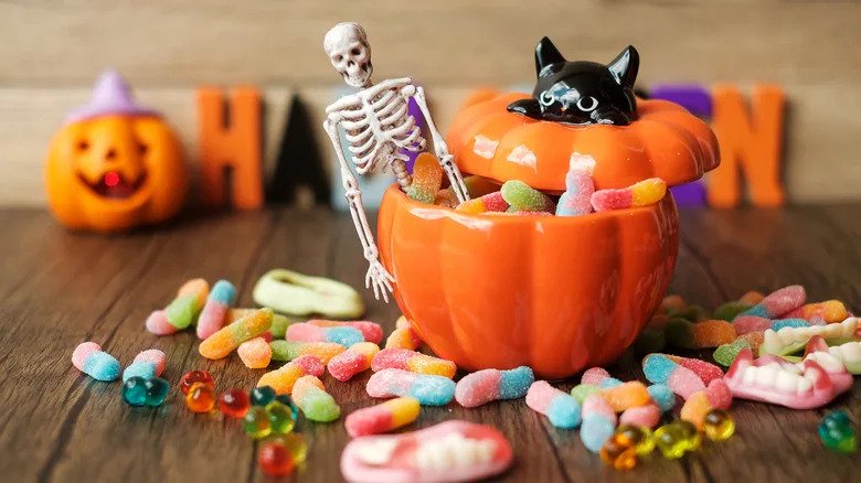 9 Halloween Candies To Snag At Dollar Tree In 2026