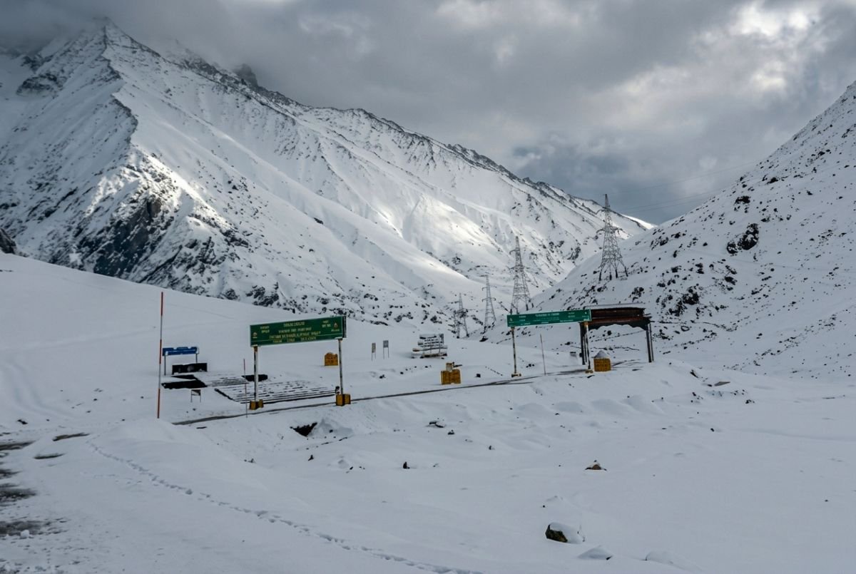 Fresh Rain, Snow Bring Chill To Kashmir
