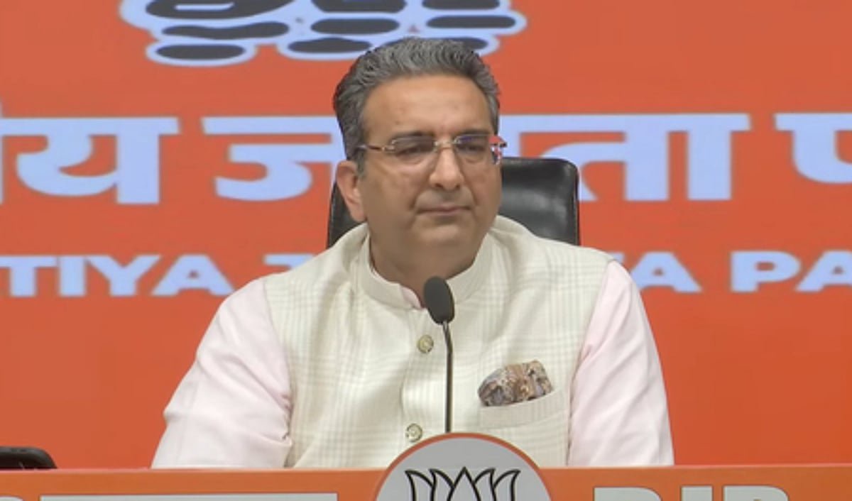 BJP slams Rahul over CJI meeting request, calls it political theatrics