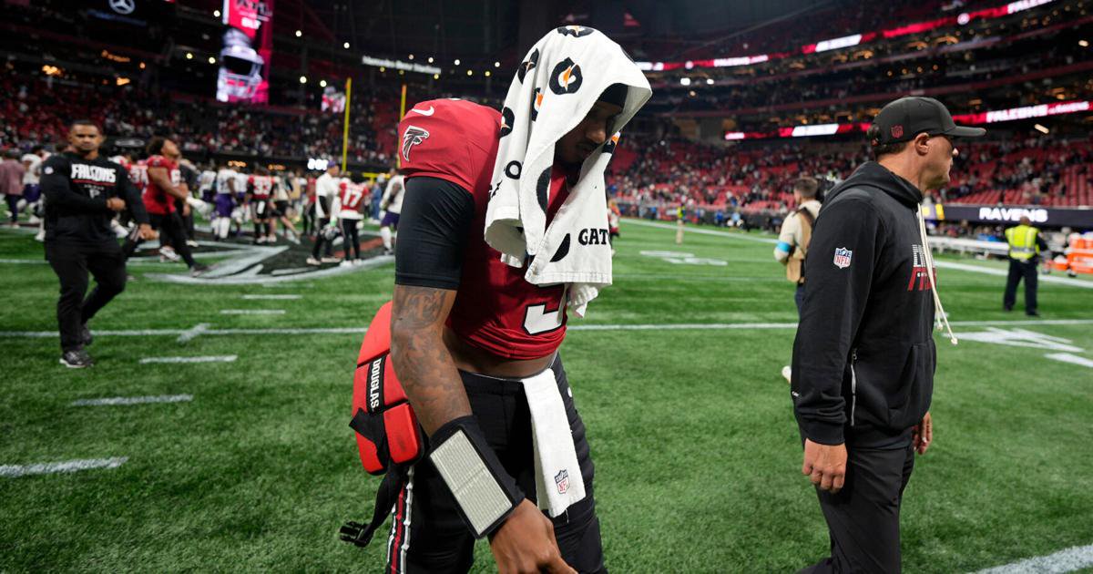 Michael Penix Jr. departs late with rib injury