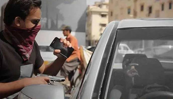 Suspected robber killed in Karachi encounter as four are injured by stray bullets