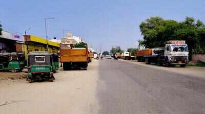 Trucks parked along Kanakpura Road choke traffic near Gokulpura Phatak