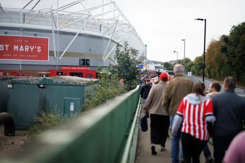 Championship: Southampton host Portsmouth in south coast derby