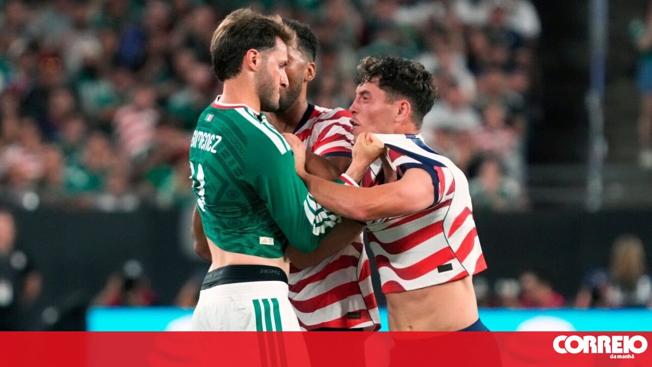 Santiago Gimenez faces criticism after Mexico defeat to United States