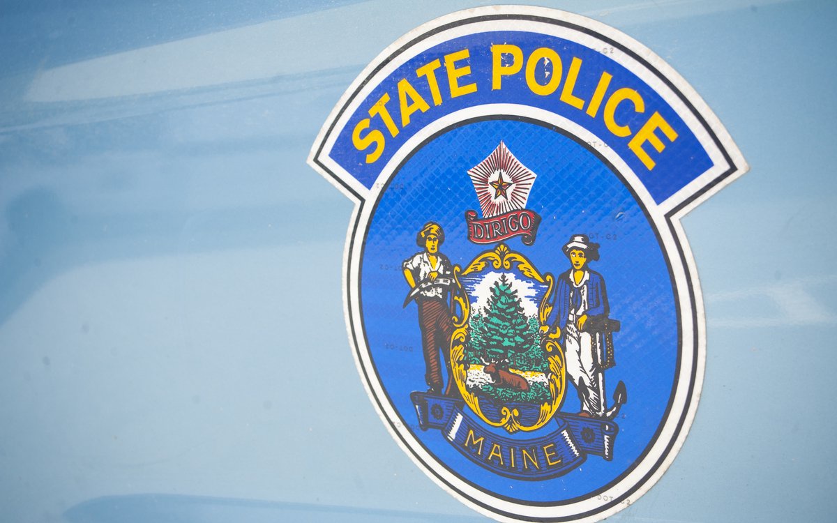 1 killed in Gray turnpike crash after driver swerves to avoid deer