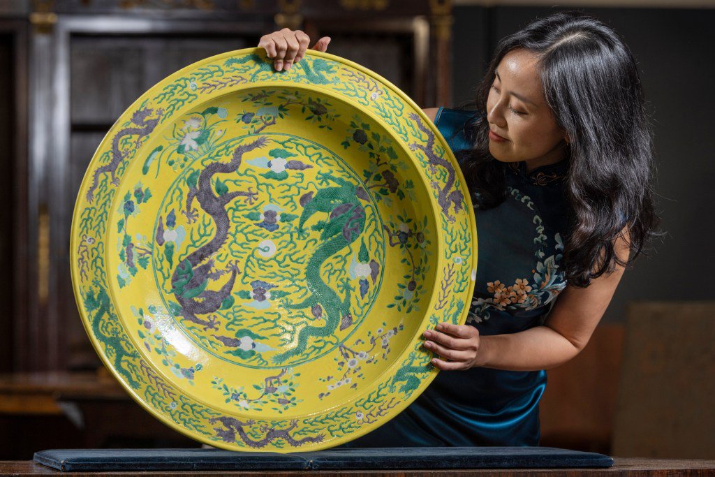 Dirt-covered dish found under sofa identified as Chinese relic worth £30k after Antiques Roadshow expert spots rare seal