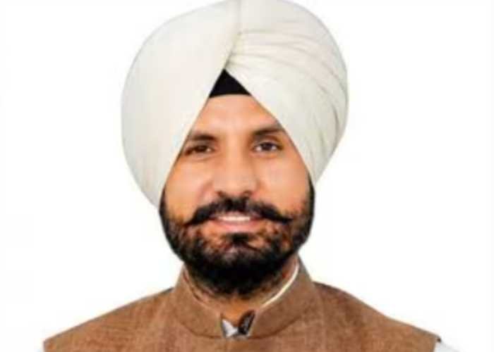 Punjab Congress Leader Raja Warring meets Rahul Gandhi, submits resignation