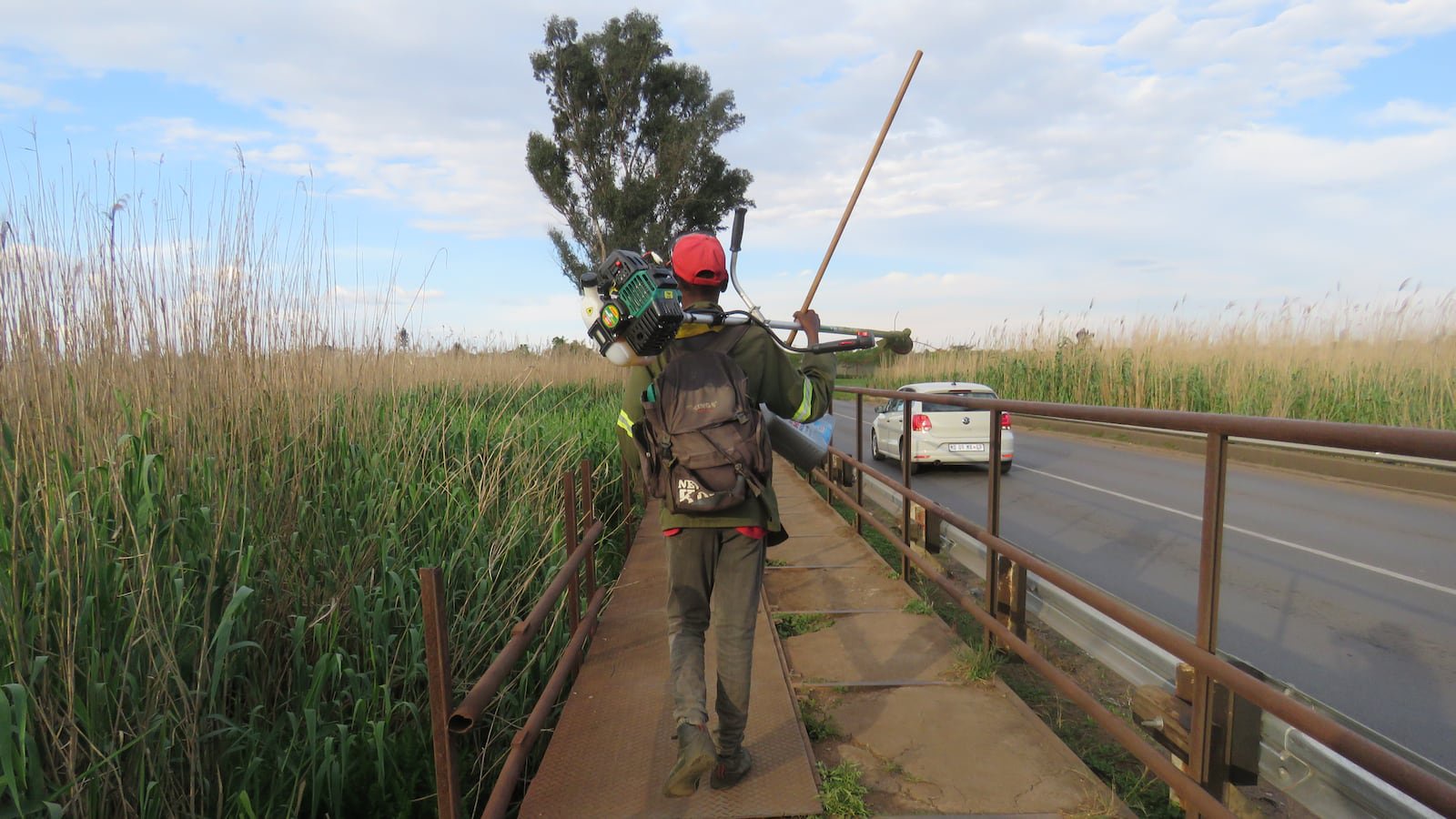 ‘Mamlambo’ fear grips kasi as man flees thugs