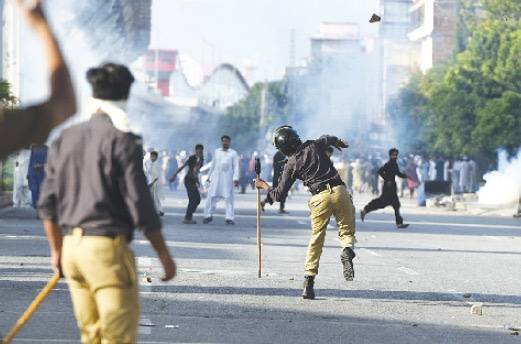 KP Police issue operational guidelines to tackle riots, violent protests