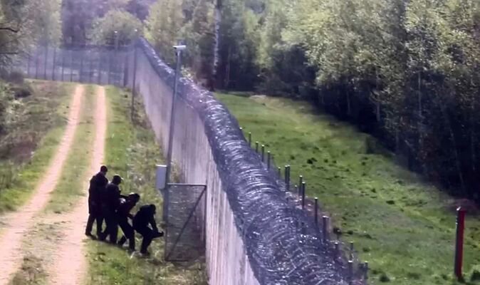 Thousands of migrants ‘heading for UK’ after being smuggled through secret tunnels