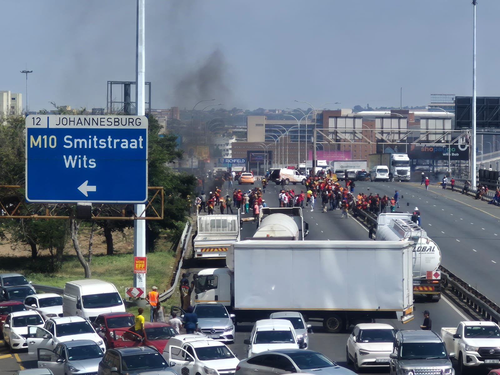 M1 Freeway Closed in Both Directions as SAMWU Wage Protest Disrupts Johannesburg Traffic