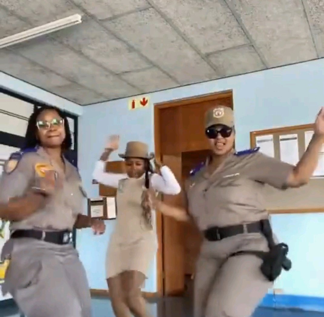 South Africans Divided After Video Shows Two Female SAPS Officers Dancing in Full Uniform